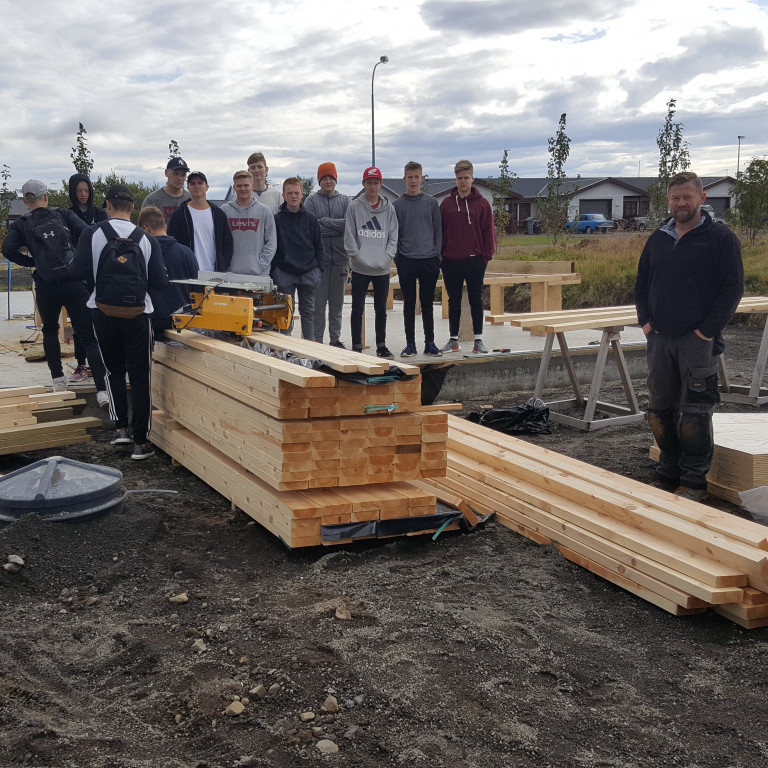 Nemendur grunndeildar byggingagreina hittu meðal annara Gísla Björnsson, húsasmíðameistara.