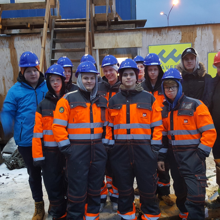 Hópurinn skoðaði vinnusvæði hjá JÁ verk fyrir byggingu fyrir eldri borgara á Suðurlandi.