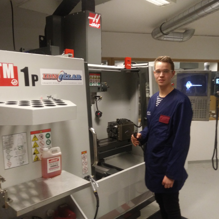 À sjöttu önn ì vélvirkjun læra nemendur à CNC vélar. CNC stendur fyrir tölvustýrðar smíðavélar. CNC …