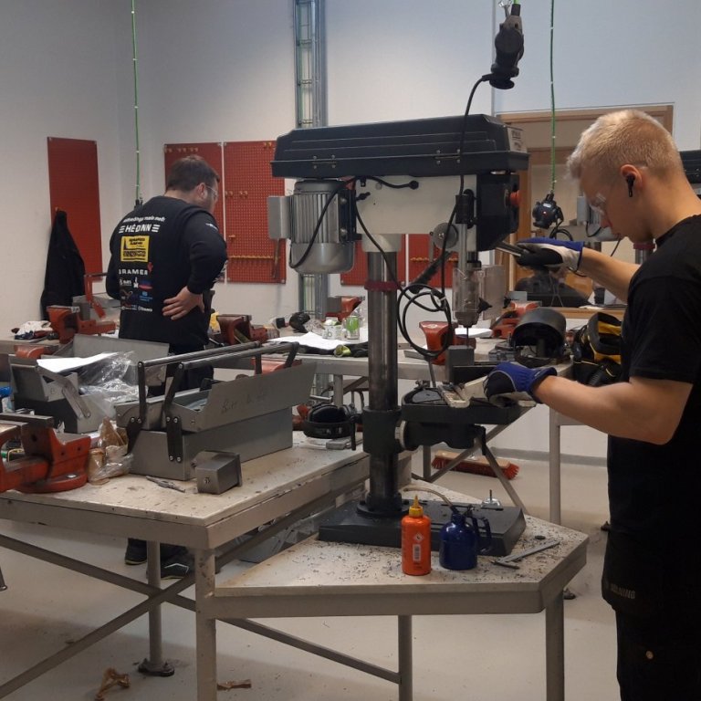 Tólf nemendur tóku sveinspróf í vélvirkjun í Hamri.