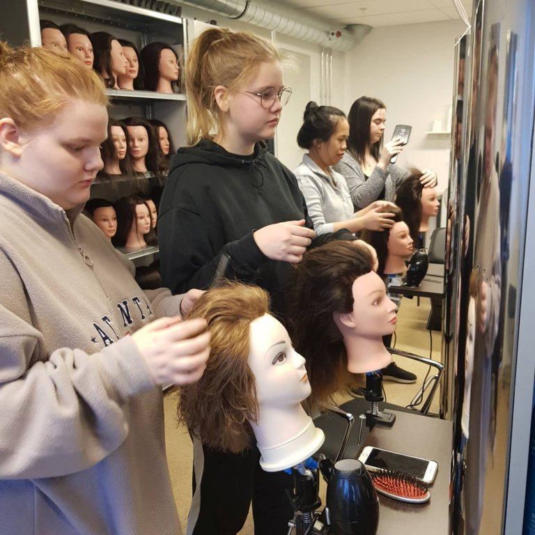 Nemendur á sjúkraliðabraut og hárgreiðslubraut höfðu vistaskipti.