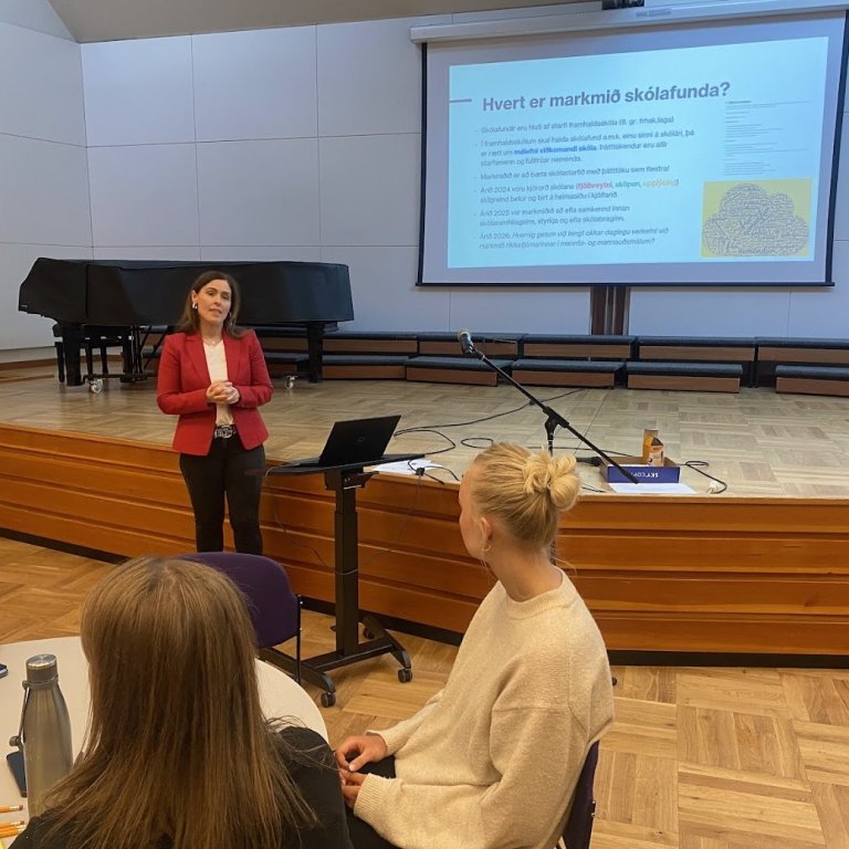 FAGLEGUR OG SKAPANDI SKÓLAFUNDUR