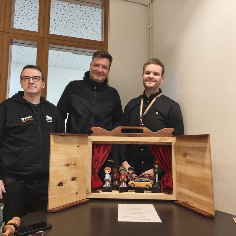 LOKSINS BRÚÐULEIKHÚS Í FSu