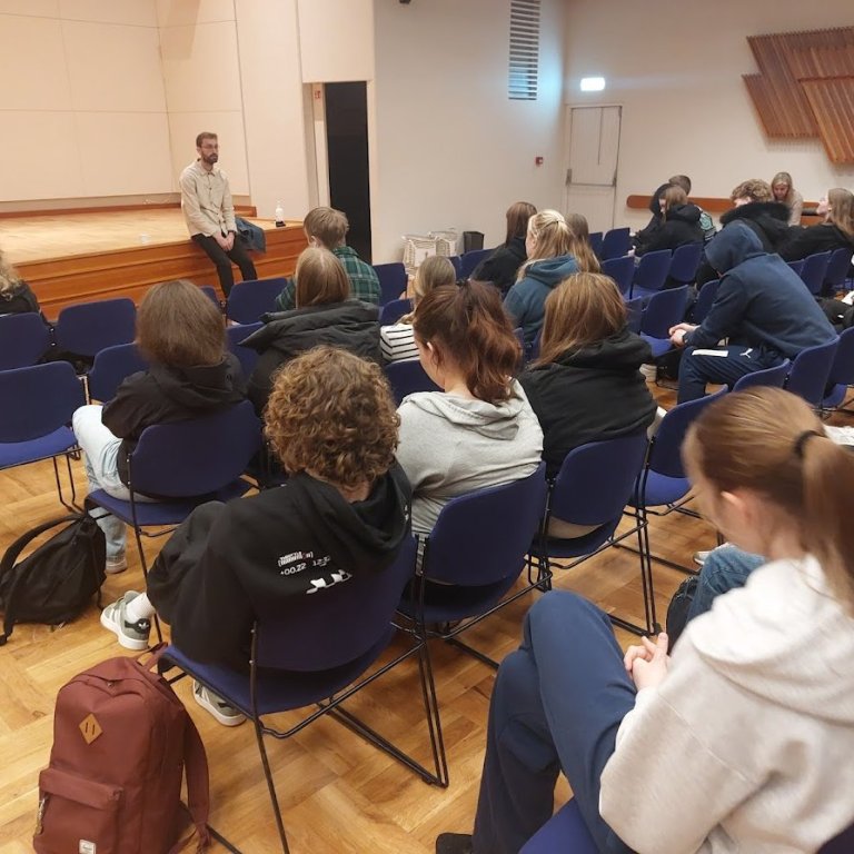 VARIRNAR Í MUNNÞURRKUNNI