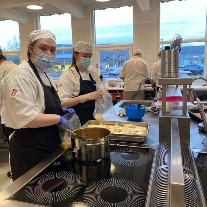 Nýja kennslueldhúsið er vel búið tækjum.