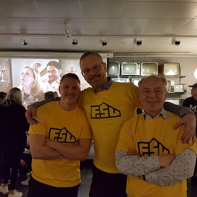 RÓUM OKKAR LIÐI TIL HAFNAR Í GETTU BETUR