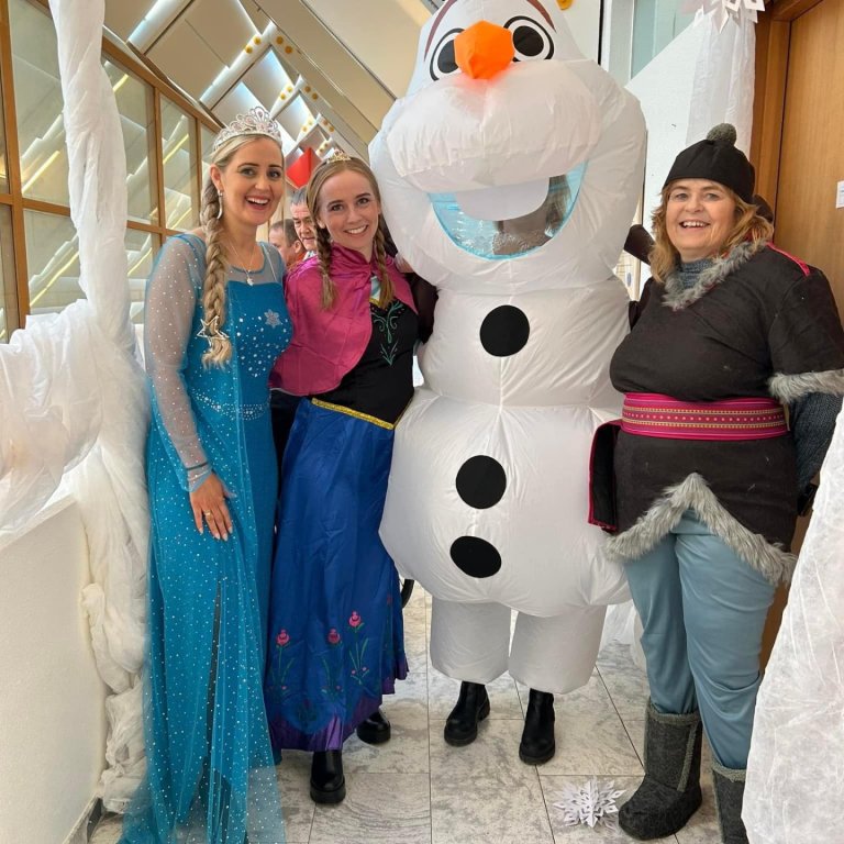 AÐ GERA GOTT FYRIR SAMFÉLAGIÐ