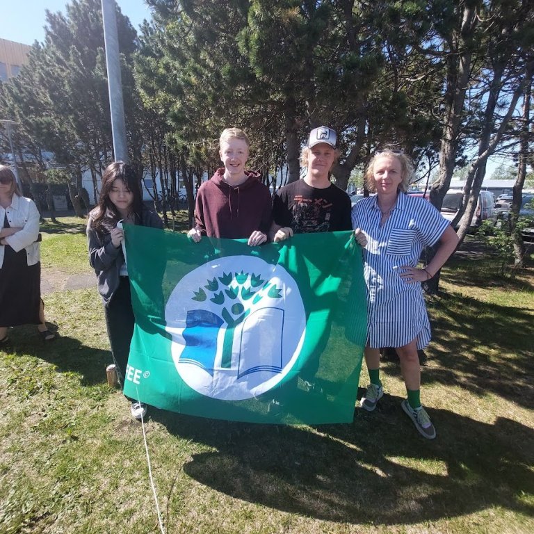GRÆNFÁNINN Í ÞRIÐJA SINN