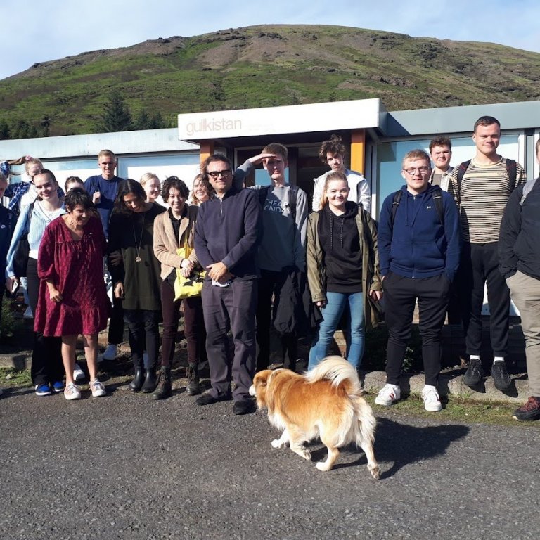 NEMENDUR FSu SÆKJA GULLKISTUNA HEIM