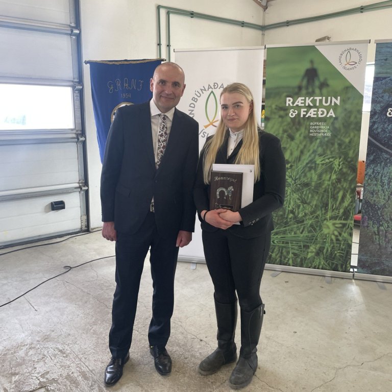 AFREKSKONA Í HESTAÍÞRÓTTUM