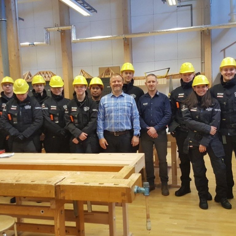 Nýnemar á húsasmíðabraut FSu við afhendingu á vinnufatnaði frá Umboðsaðila Snicers og Timberland á Í…