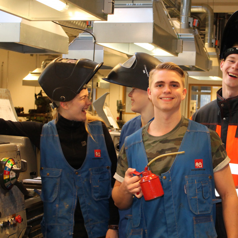 Starfamessa á morgun