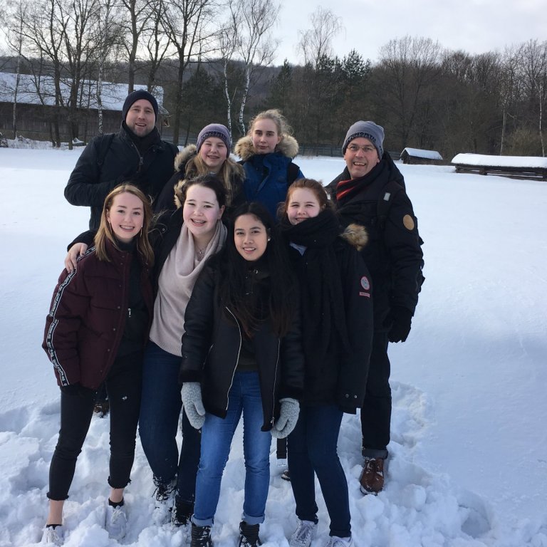 Ronald Guðnason og Gunnar Borgþórsson, kennarar ásamt nemendurm sínum í Slóvakíu. Nemendurnir eru:  …