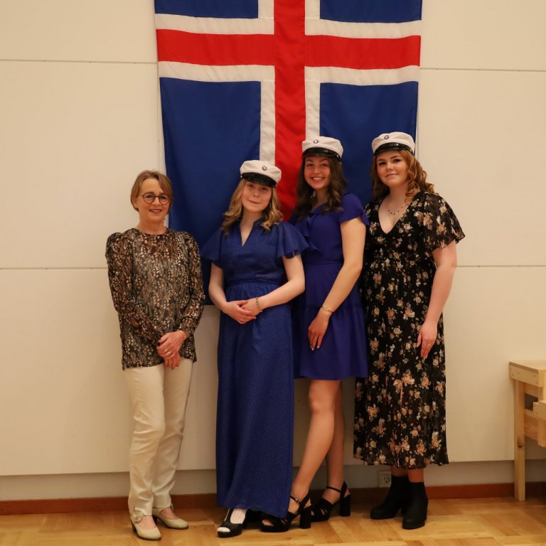 Guðný Von Jóhannesdóttir, Lýdía Líf Aronsdóttir og Kristín Ólafsdóttir ásamt skólameistara.