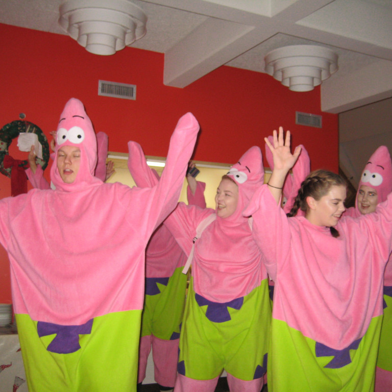 Dimmitantar í heimsókn á kaffistofu kennara.