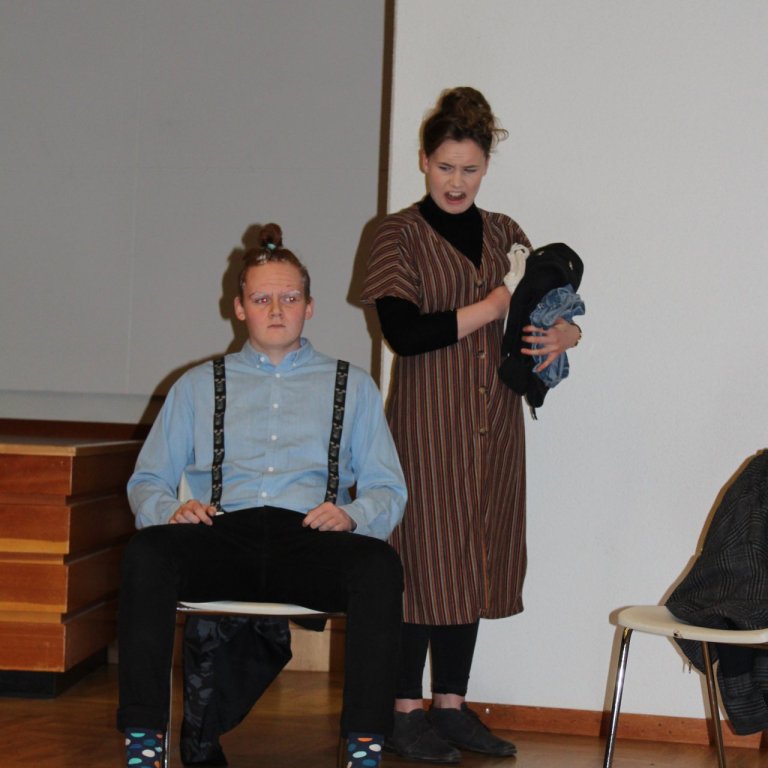 Matthías Sigvaldason og Sigdís Erla Ragnarsdóttir í hlutverkum sínum í verkinu Hvað ertu að gera? ef…