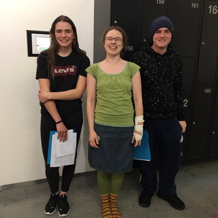 Frá vinstri Sara Ægisdóttir, Bjarnheiður Kristinsdóttir frá Íslenska stærðfræðifélaginu og Daniel Św…