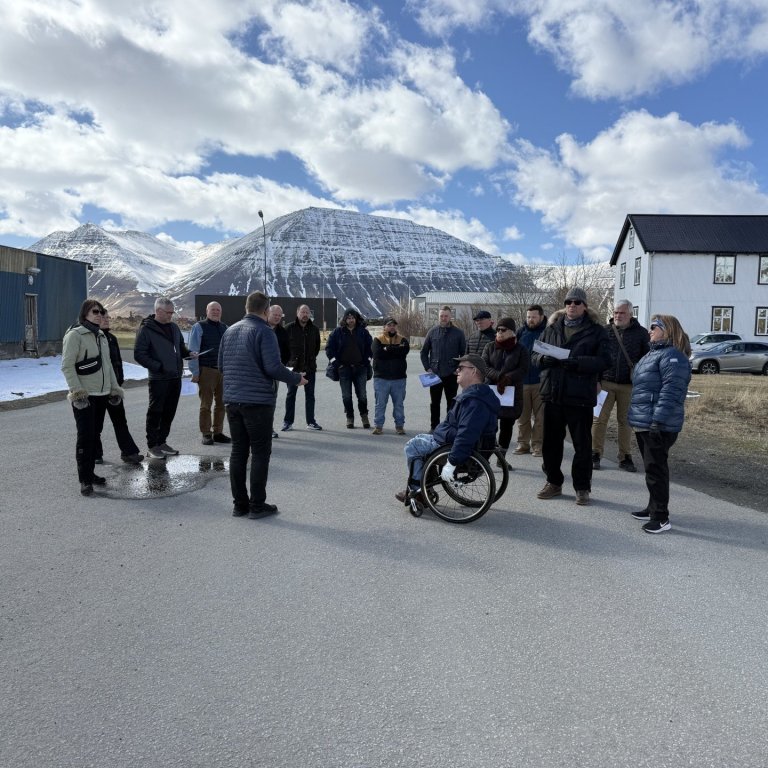 HEIÐURSMENN HALDA TIL VESTJARÐA