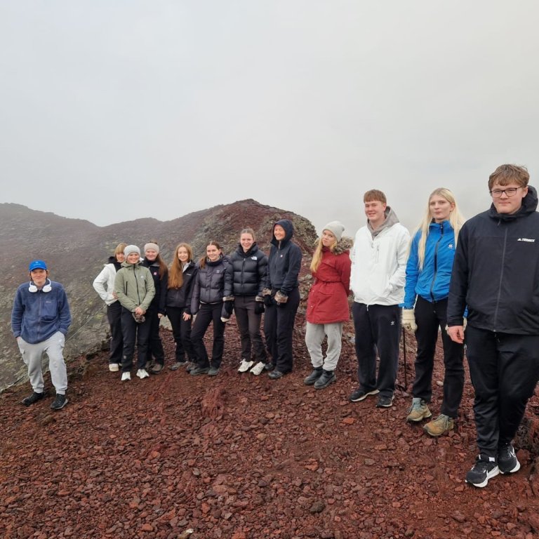 ELDBORG UNDIR GEITAHLÍÐ OG TRÖLLABÖRN VIÐ LÖGBERG