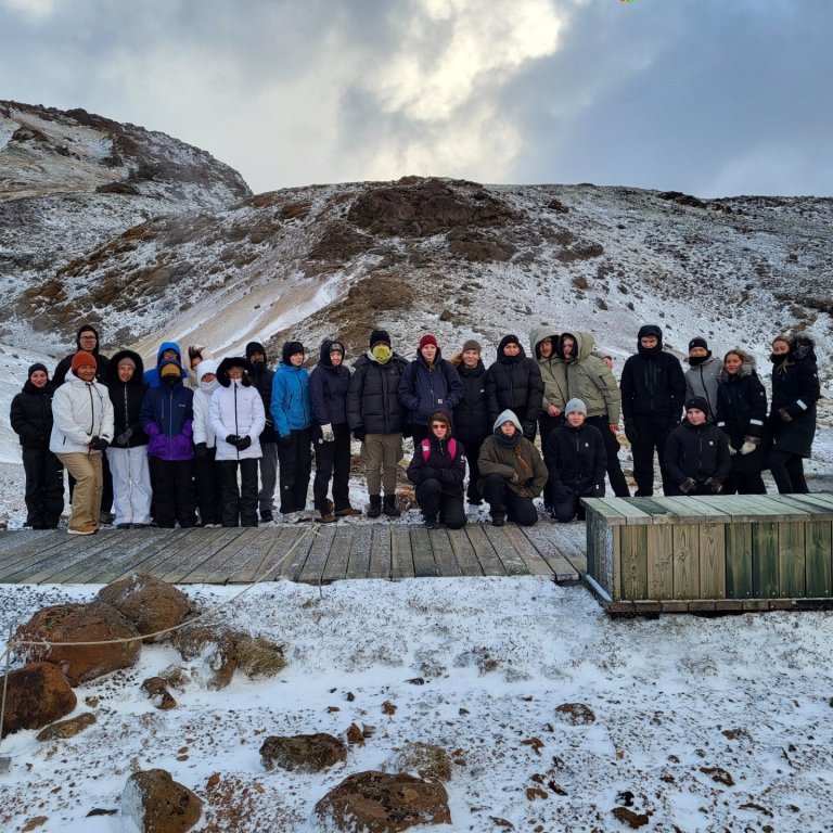 FRÓÐLEG OG HÁSKALEG FERÐ