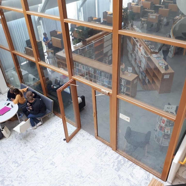 JÖKLAR EINS OG ÍSPINNAR Í SÓLINNI