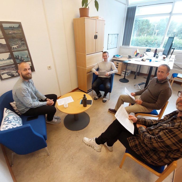 EINIR KOMA ÞÁ AÐRIR FARA