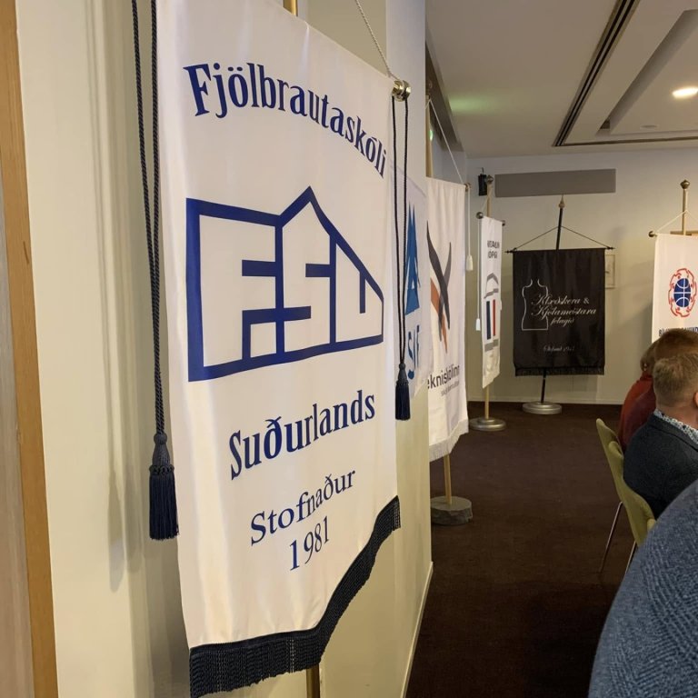 NÝSVEINAHÁTIÐ OG SKÖPUN