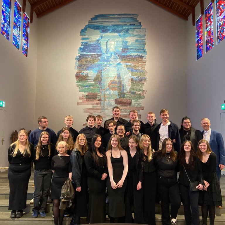 Vel heppnaðir útgáfutónleikar kórs FSu