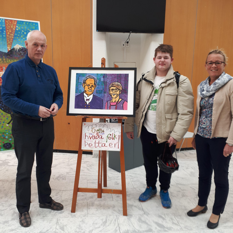 Þórarinn, aðstoðarskólameistari, Pétur Gabríel og Olga Lísa, skólameistari.