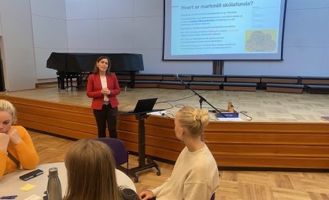 FAGLEGUR OG SKAPANDI SKÓLAFUNDUR