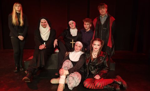 HVER ER VAMPÍRA OG HVER EKKI?